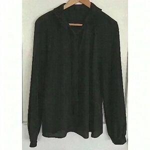 Women’s Guess Blouse with Ties and Pleated Collar Size  Large